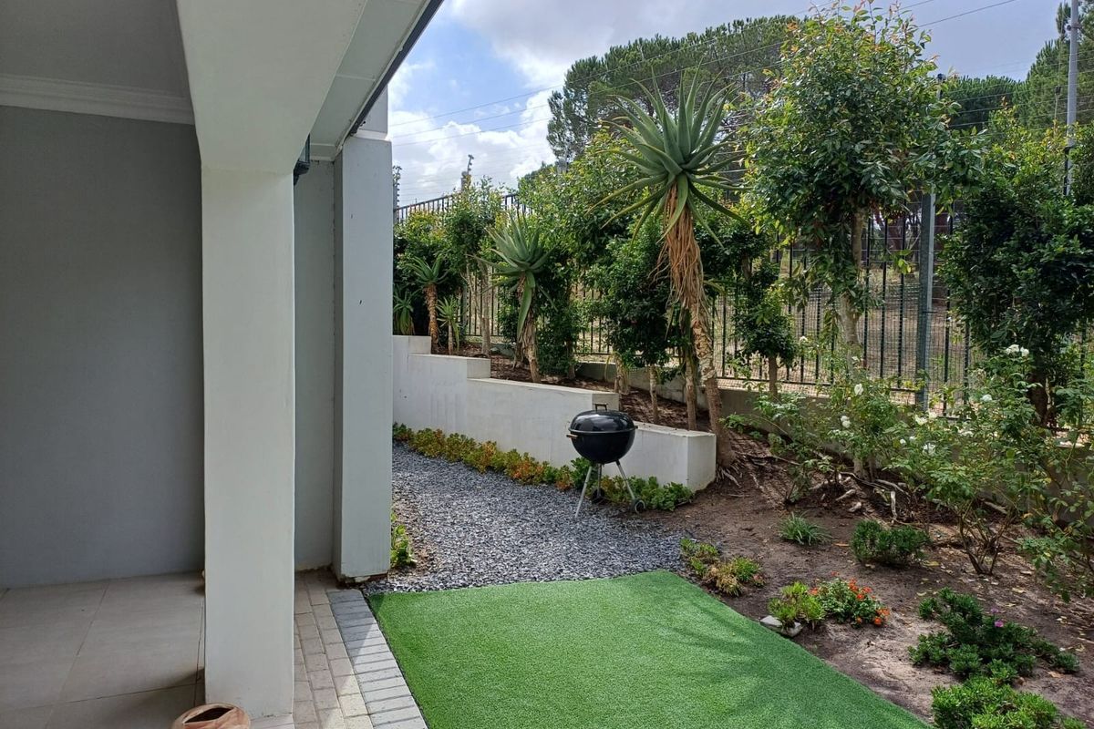 ELEGANT AND SPACIOUS 3 BEDROOMED HOME IN A PRESTIGIOUS RETIREMENT ESTATE - Photo 5