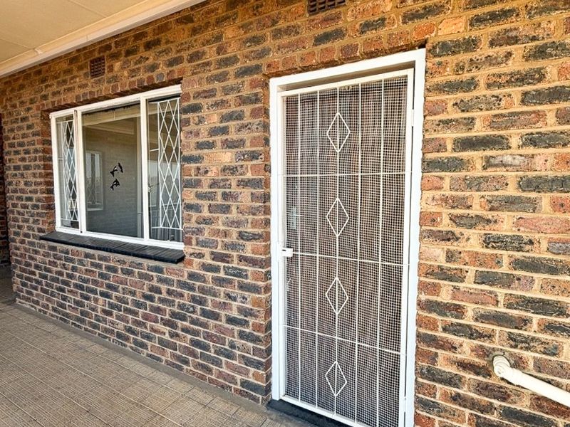 Perfect Lock-Up-and-Go 1 Bedroom with Private Balcony - Photo 1