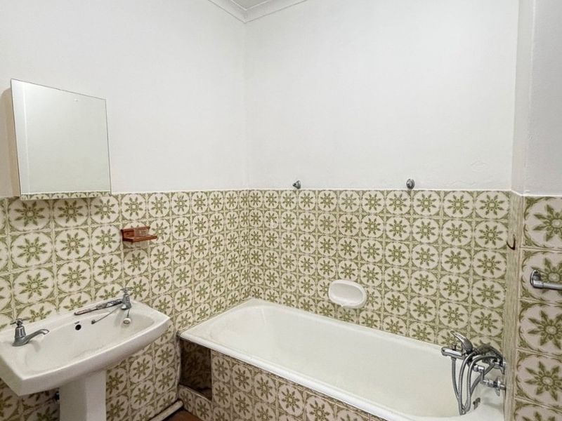 Perfect Lock-Up-and-Go 1 Bedroom with Private Balcony - Photo 8