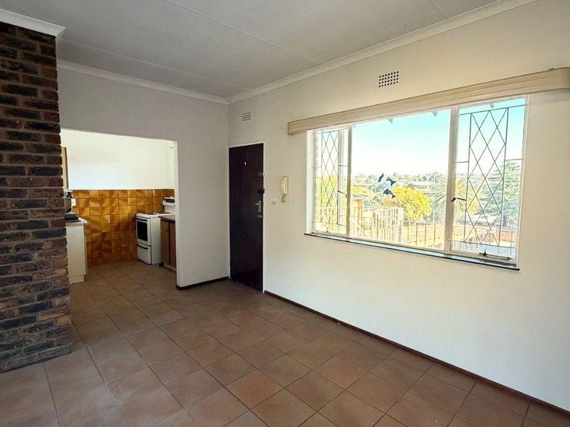 Perfect Lock-Up-and-Go 1 Bedroom with Private Balcony - Photo 3