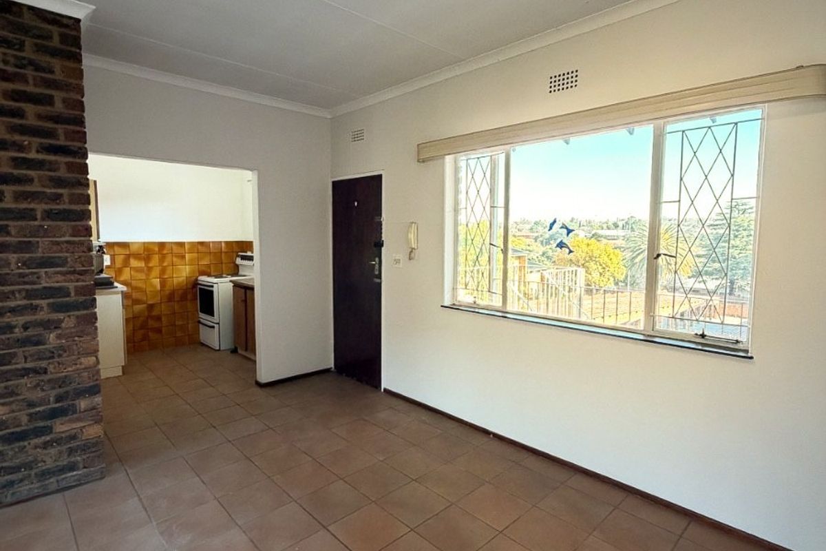 Perfect Lock-Up-and-Go 1 Bedroom with Private Balcony - Photo 3