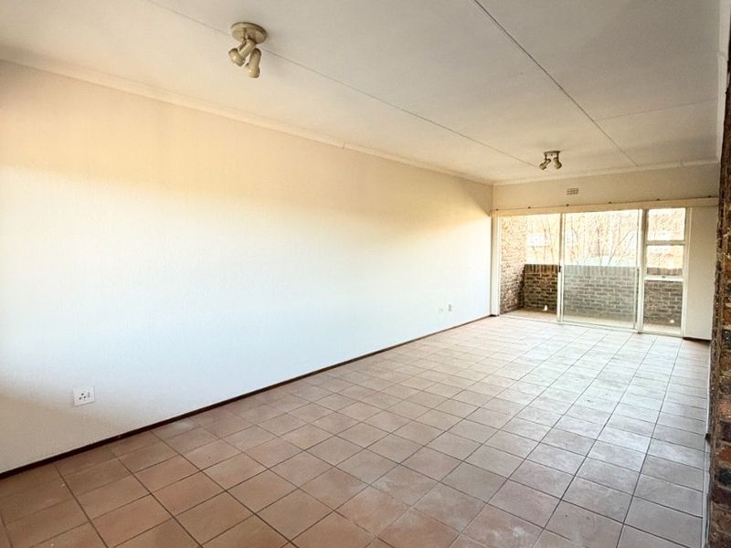 Perfect Lock-Up-and-Go 1 Bedroom with Private Balcony - Photo 2