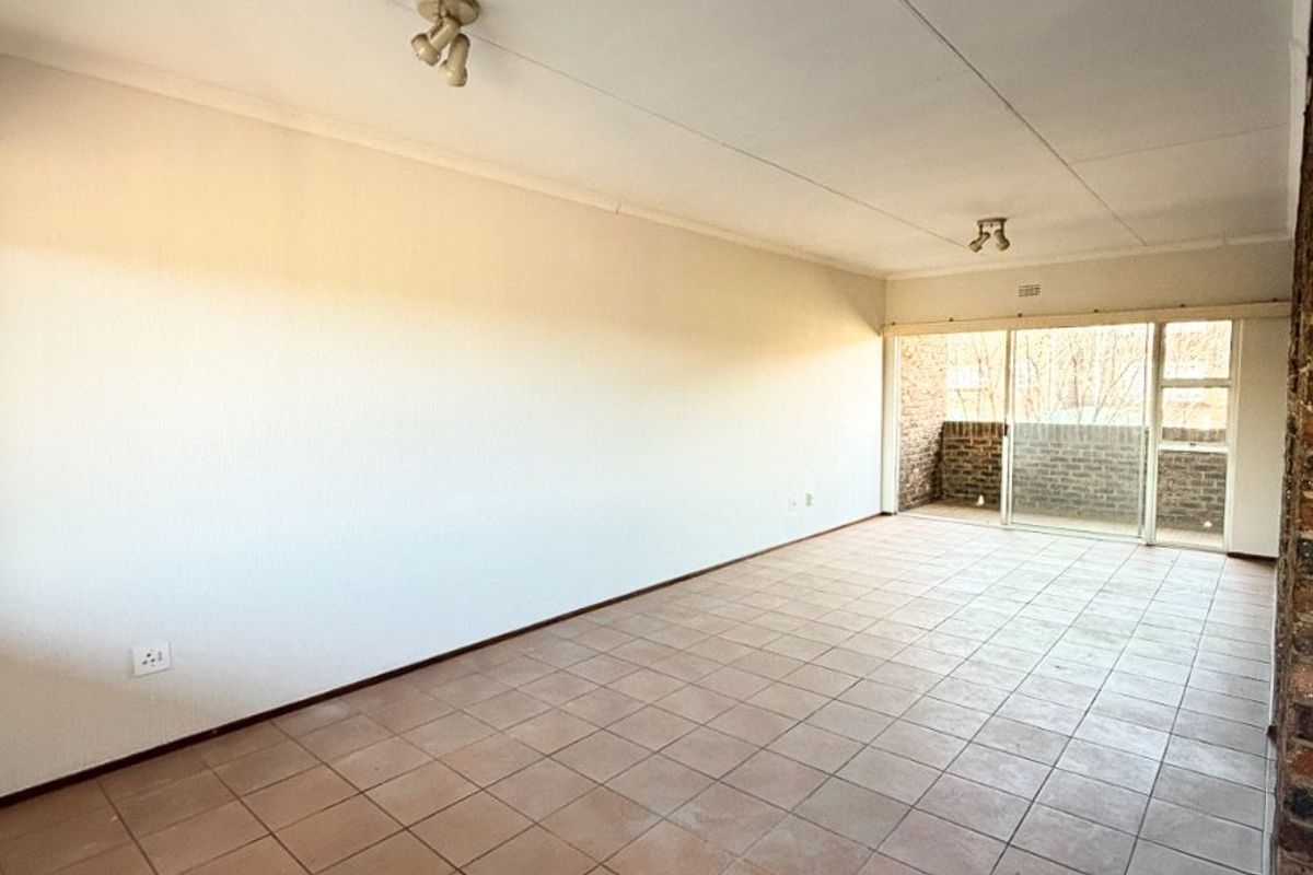 Perfect Lock-Up-and-Go 1 Bedroom with Private Balcony - Photo 2