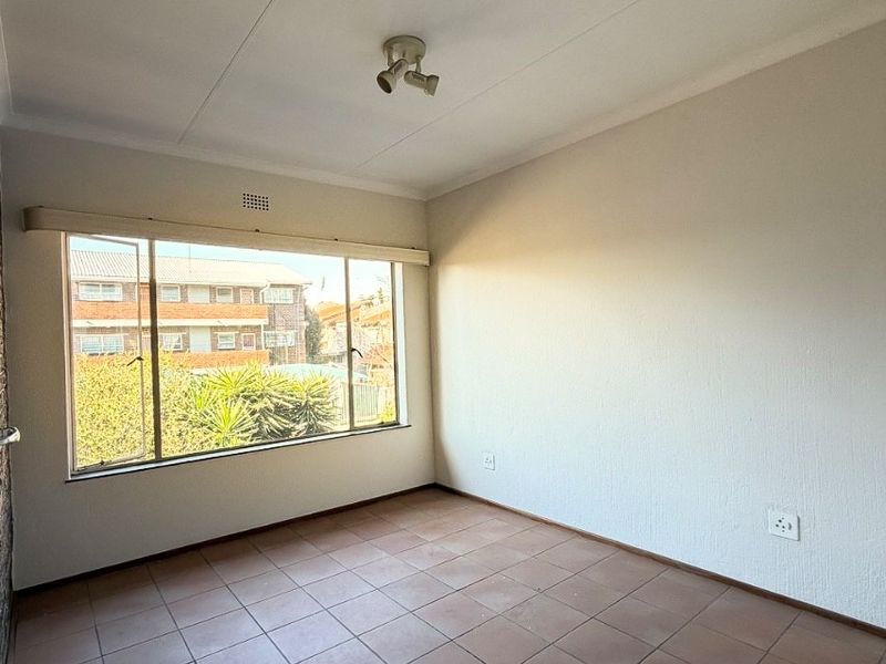Perfect Lock-Up-and-Go 1 Bedroom with Private Balcony - Photo 10