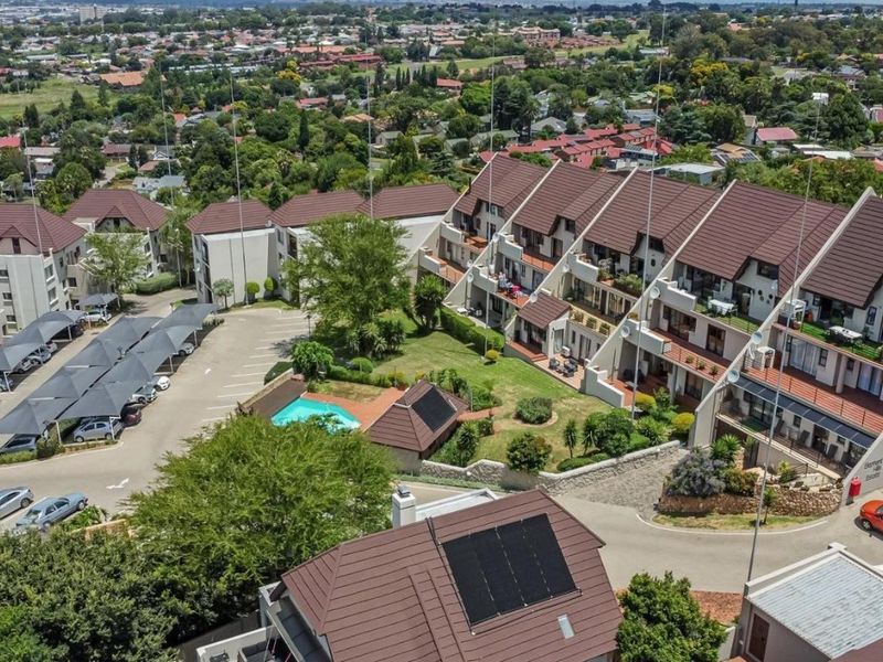 Super 2 bedroom, 2 bathroom upstairs unit in Elephant Hills Estate - Photo 9