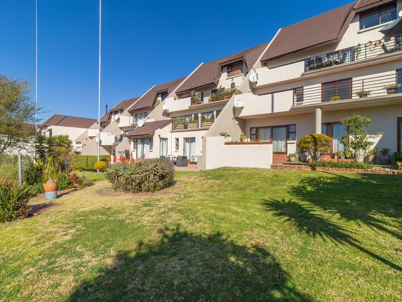 Super 2 bedroom, 2 bathroom upstairs unit in Elephant Hills Estate - Photo 1
