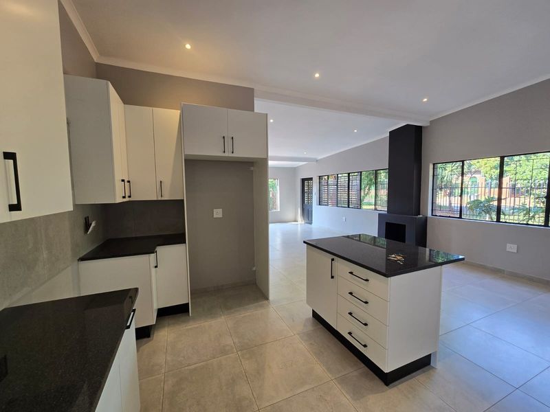 House For Sale in Magalieskruin, Pretoria - Photo 4