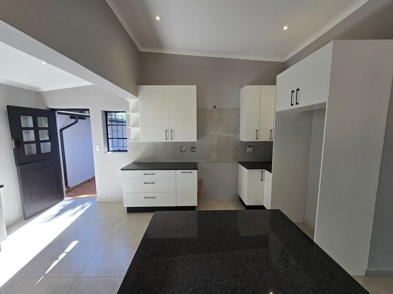 House For Sale in Magalieskruin, Pretoria - Photo 5