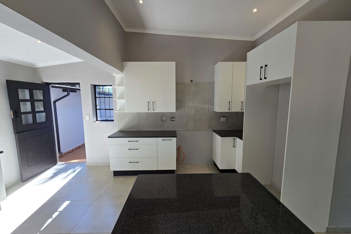 House For Sale in Magalieskruin, Pretoria - Photo 5
