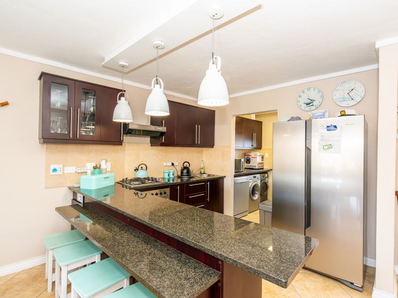 Townhouse For Sale in Port Owen, Velddrif - Photo 9