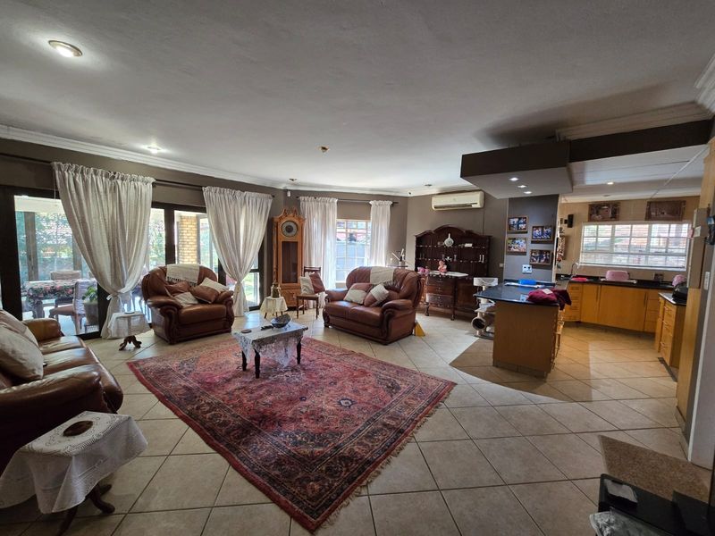 House For Sale in Montana Park, Pretoria - Photo 2