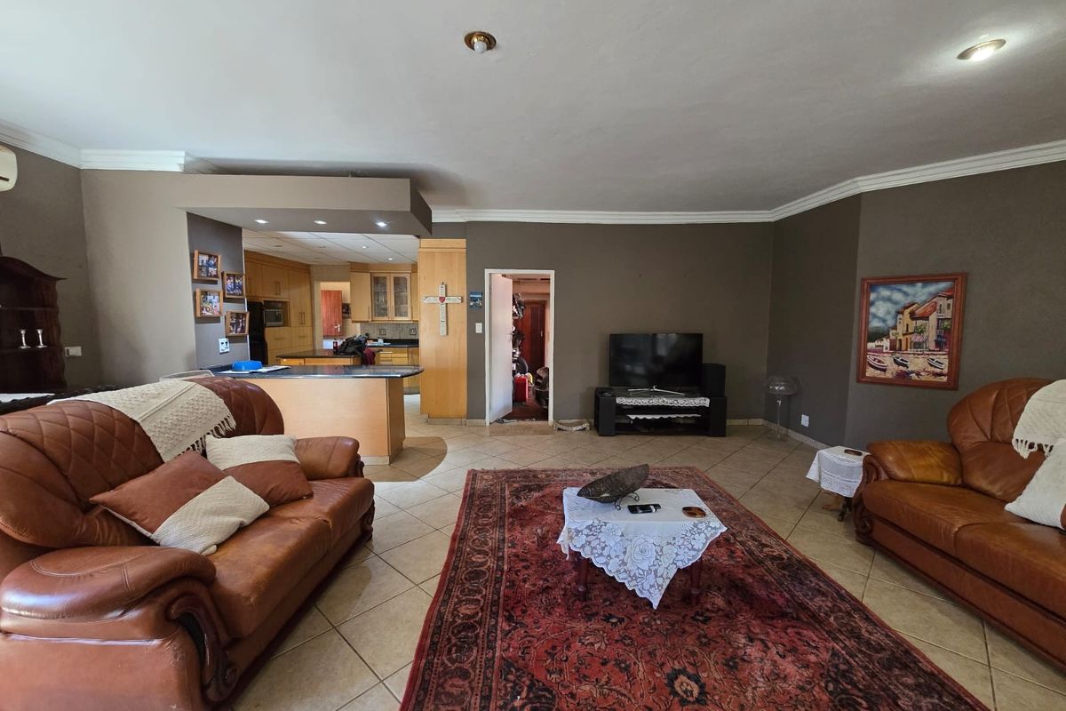 House For Sale in Montana Park, Pretoria - Photo 3