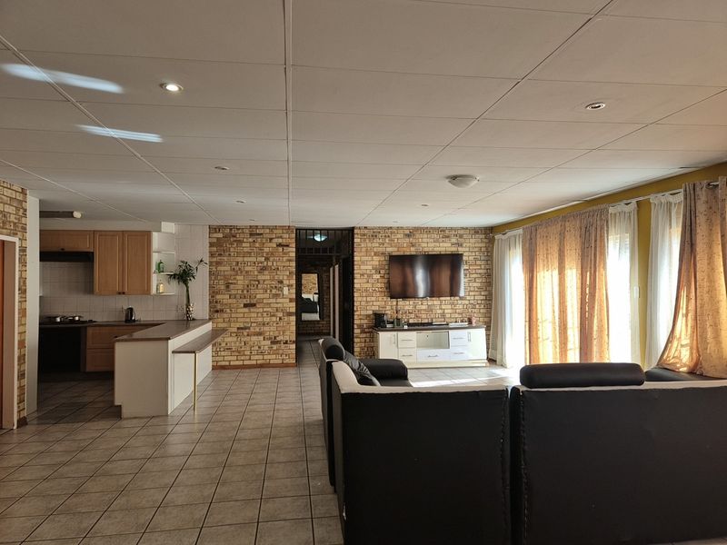 House For Sale in Kannoniers Park, Potchefstroom, North West - Photo 7