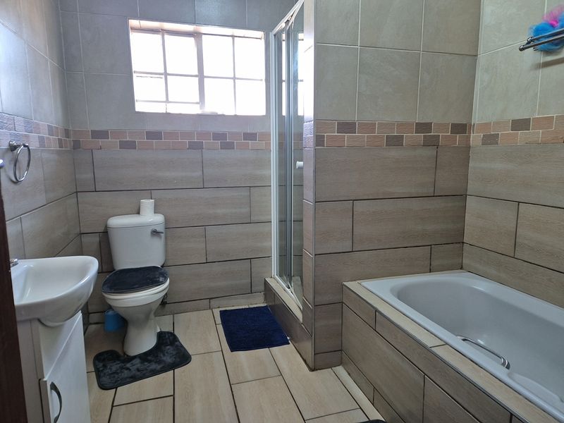 House For Sale in Kannoniers Park, Potchefstroom, North West - Photo 4