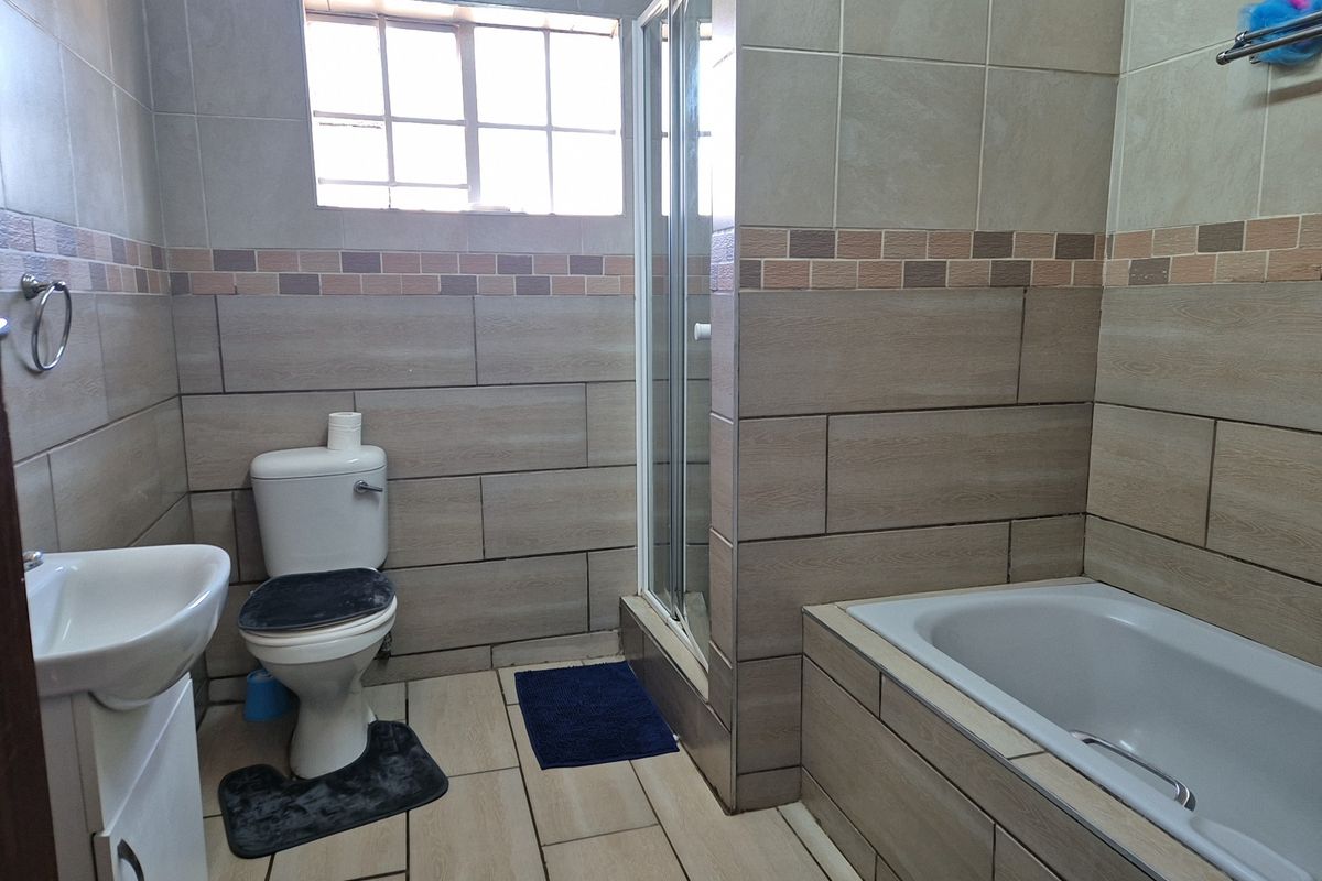 House For Sale in Kannoniers Park, Potchefstroom, North West - Photo 4