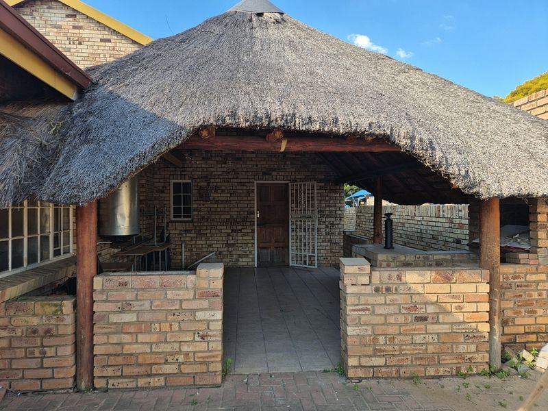 House For Sale in Kannoniers Park, Potchefstroom, North West - Photo 3
