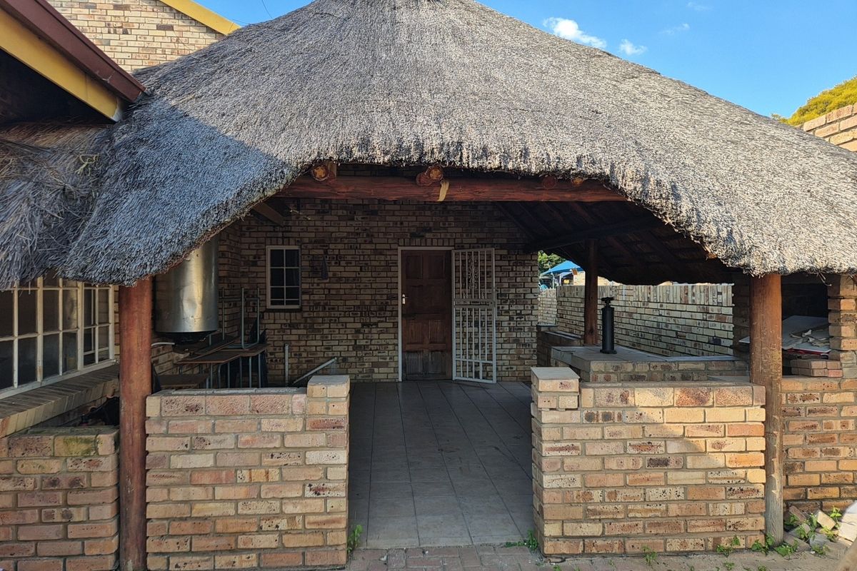 House For Sale in Kannoniers Park, Potchefstroom, North West - Photo 3