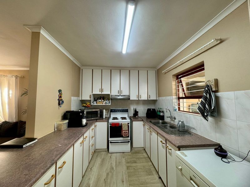 House To Rent in Twin Palms, Strand - Photo 4