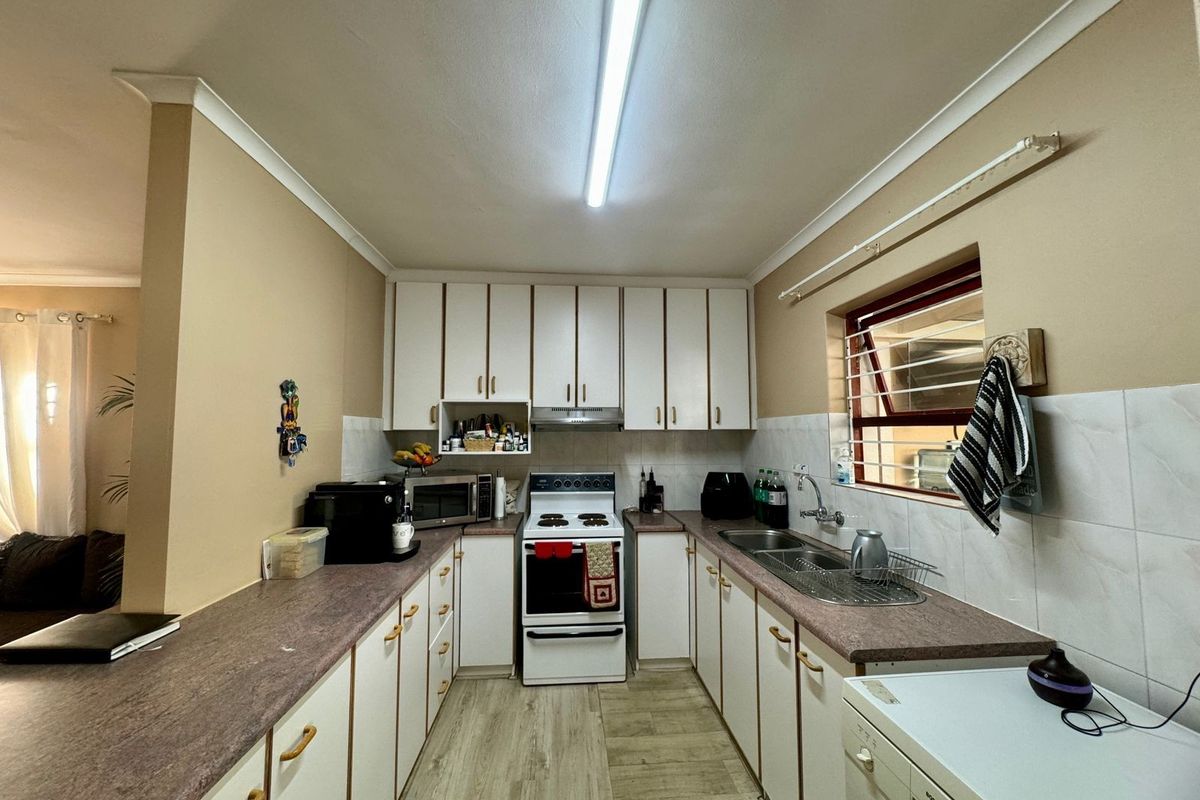 House To Rent in Twin Palms, Strand - Photo 4