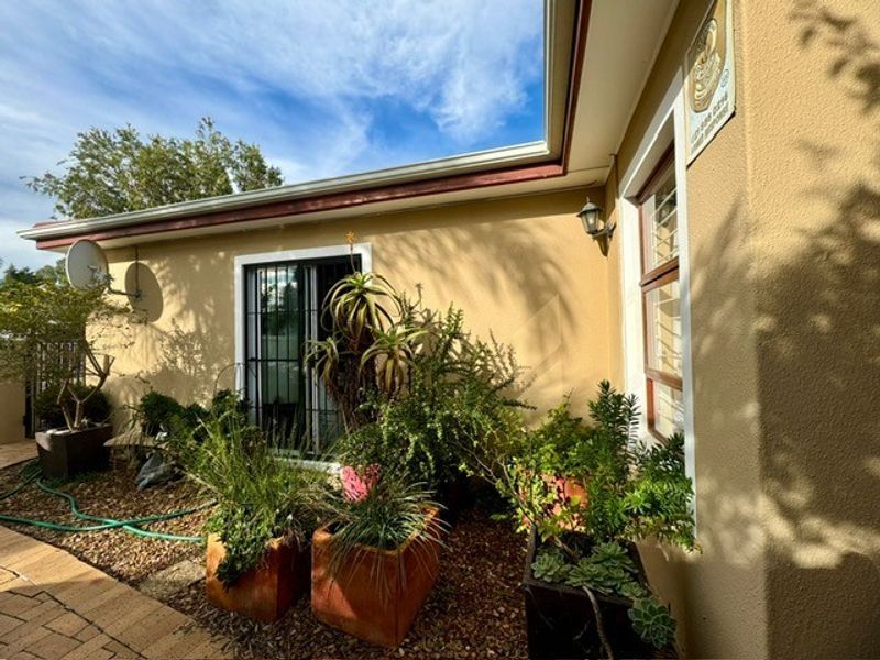 House To Rent in Twin Palms, Strand - Photo 5