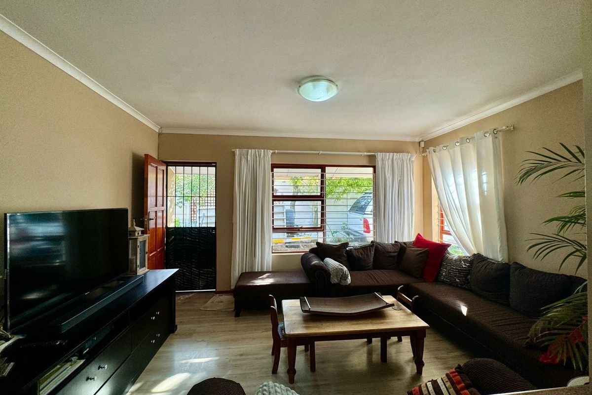 House To Rent in Twin Palms, Strand - Photo 2