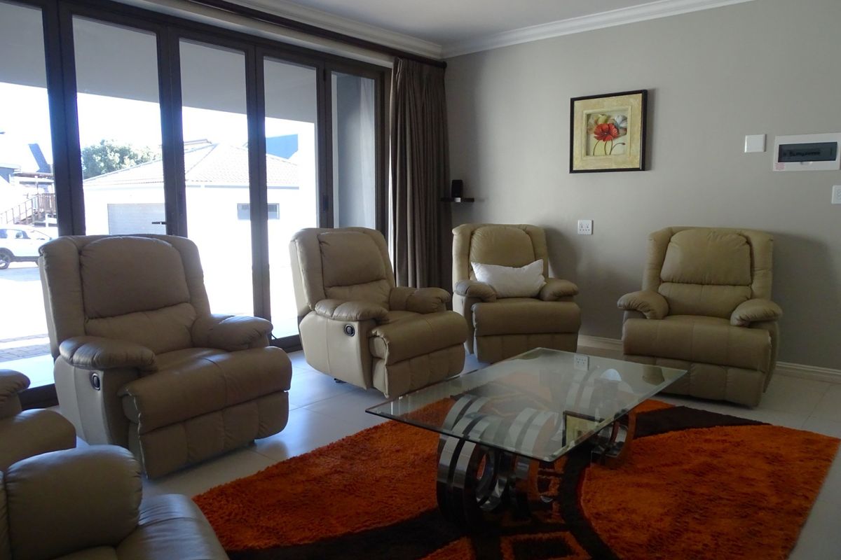 Spacious Family Living with Pool and partial Sea Views - Photo 3