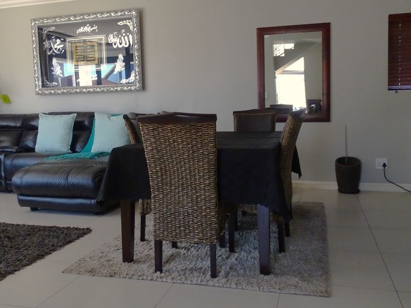 Spacious Family Living with Pool and partial Sea Views - Photo 5