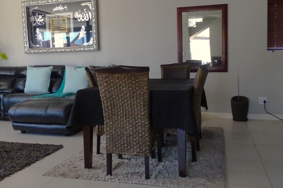 Spacious Family Living with Pool and partial Sea Views - Photo 5