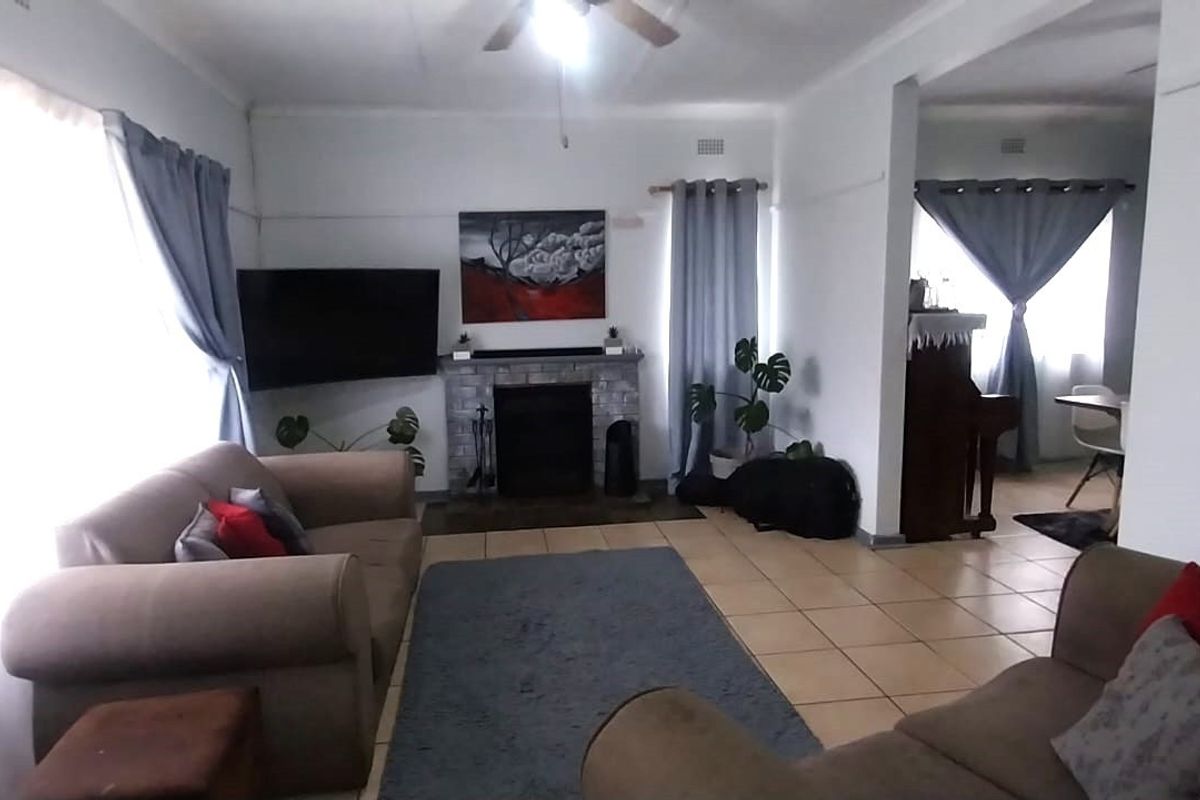 A Place to Hang Your Heart: Impeccable Family Living with Premium Flatlet in Cassandra, Kimberley - Photo 2