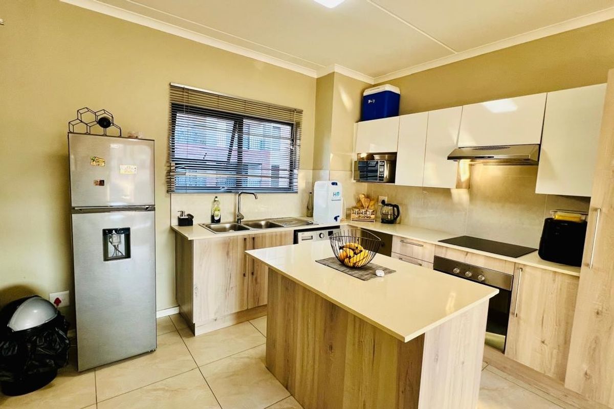2 bed First floor apartment - Photo 2