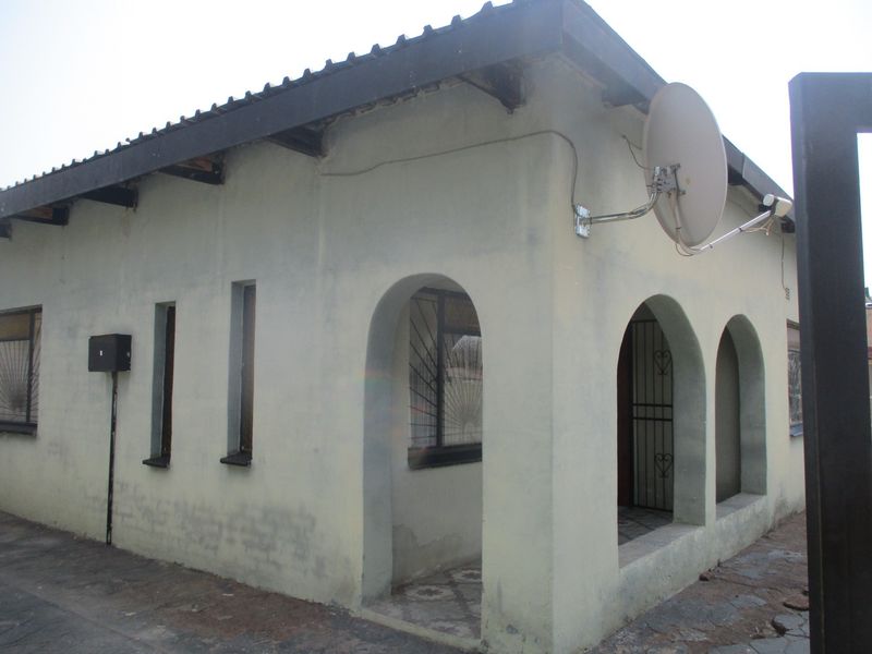 House For Sale in Mamelodi, Pretoria - Photo 1