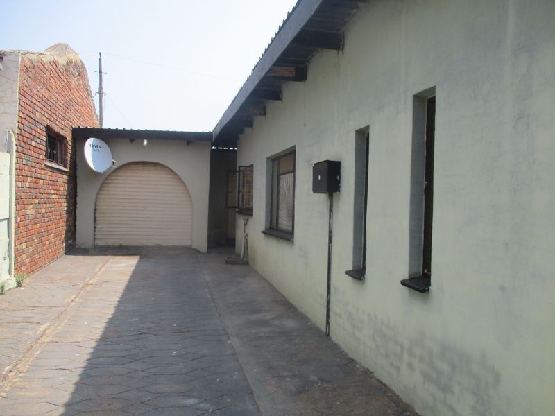 House For Sale in Mamelodi, Pretoria - Photo 4