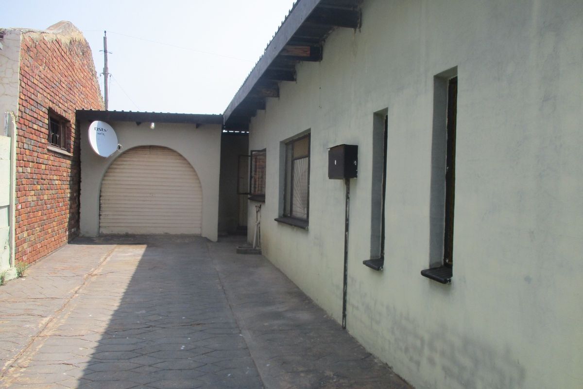 House For Sale in Mamelodi, Pretoria - Photo 4