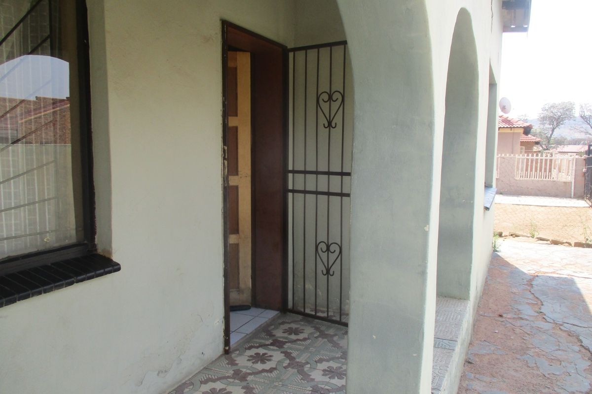 House For Sale in Mamelodi, Pretoria - Photo 2