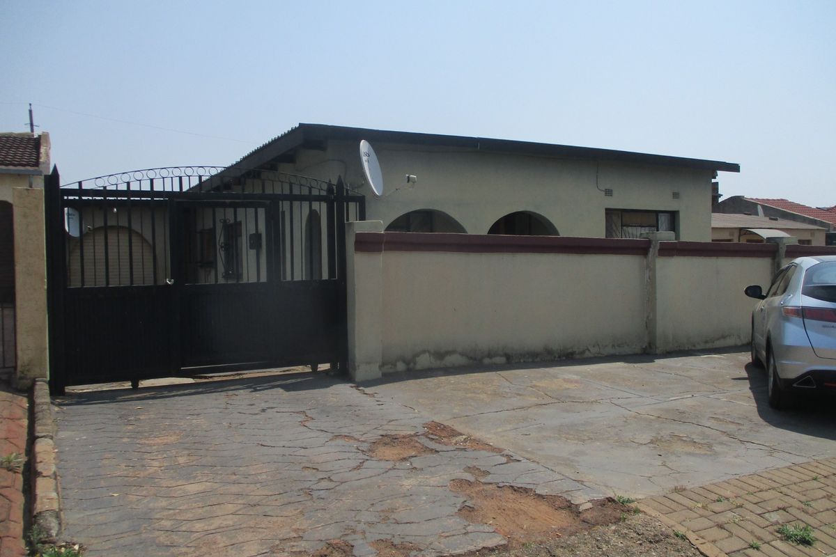 House For Sale in Mamelodi, Pretoria - Photo 3