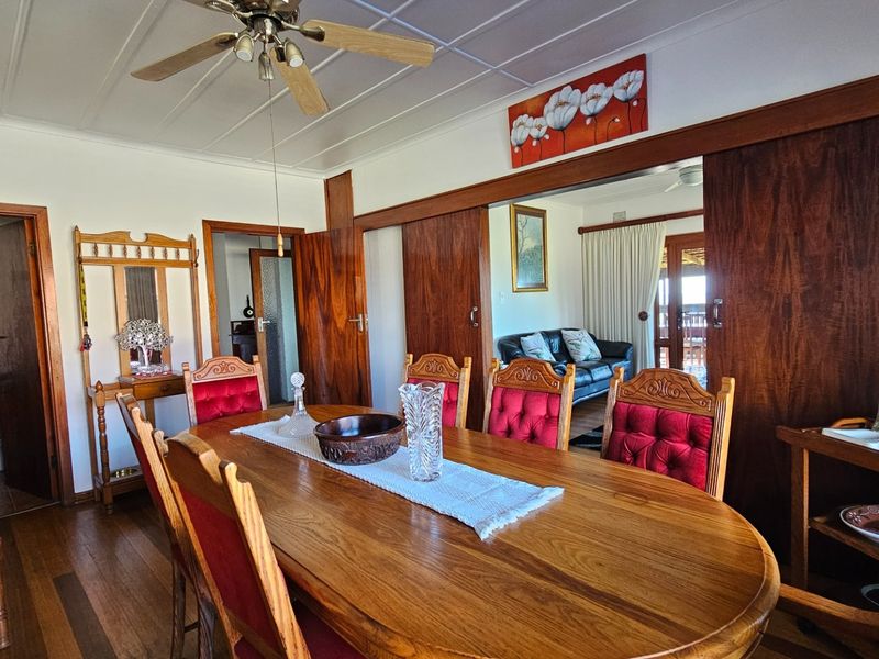 Spacious Family Home with Sea Views and Separate Flatlet - Photo 8