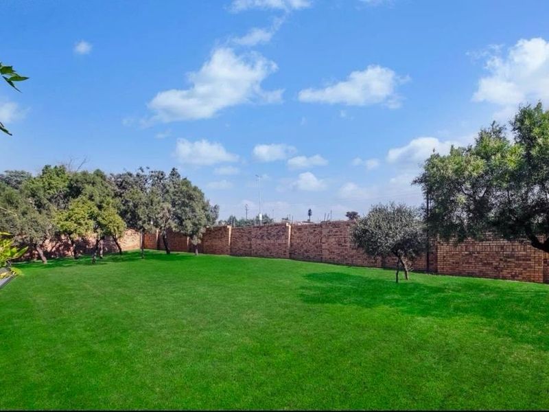 TOWNHOUSE FOR SALE IN BELLAIRSPARK-NORTHRIDING - Photo 3