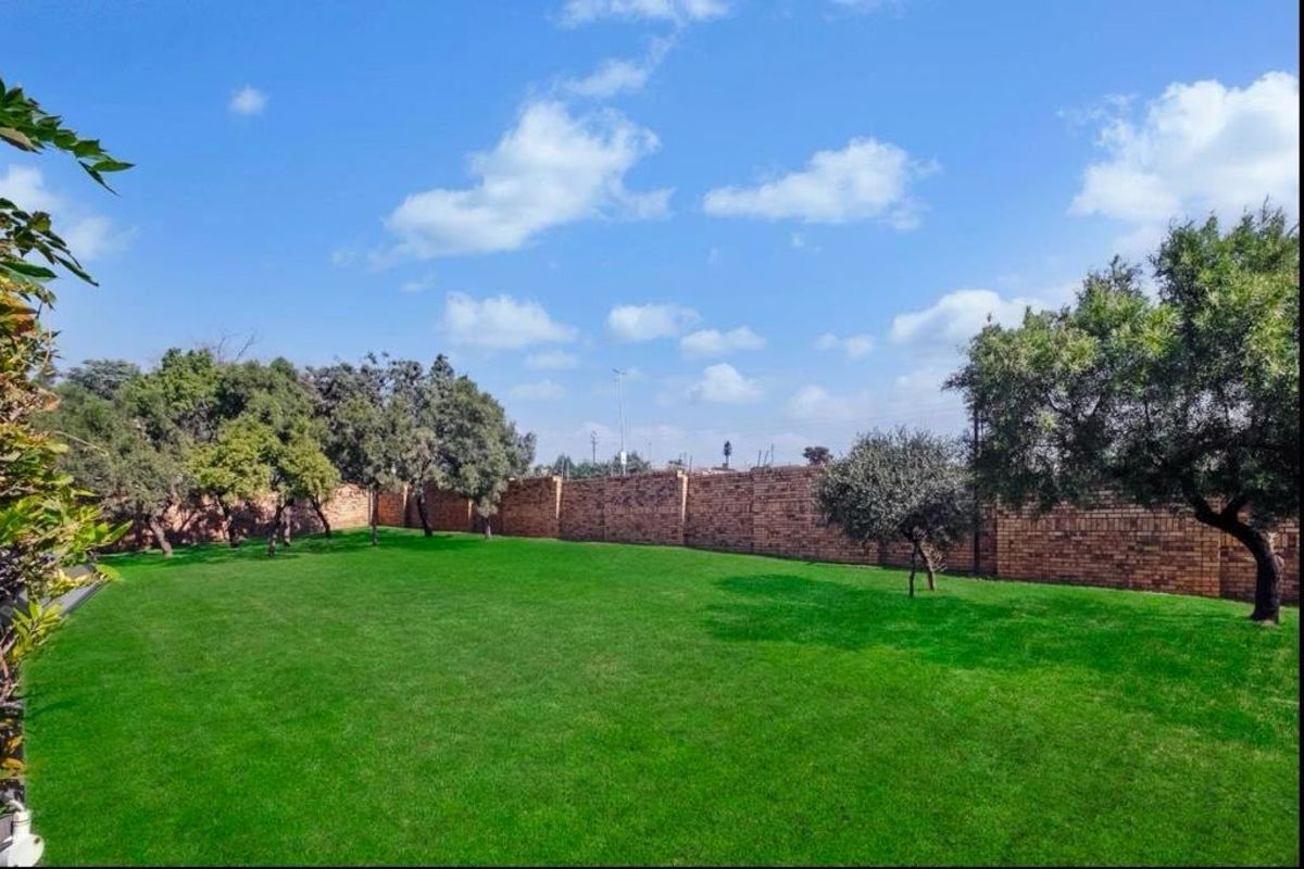 TOWNHOUSE FOR SALE IN BELLAIRSPARK-NORTHRIDING - Photo 3