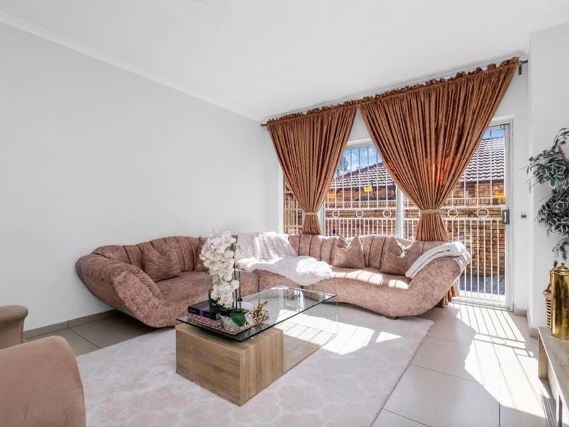 TOWNHOUSE FOR SALE IN BELLAIRSPARK-NORTHRIDING - Photo 4