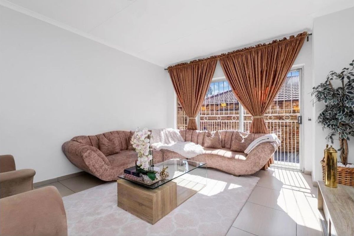TOWNHOUSE FOR SALE IN BELLAIRSPARK-NORTHRIDING - Photo 4