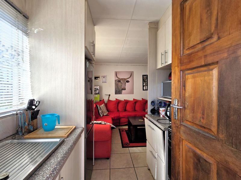 Affordable 2 Bedroom Home in Mahube Valley - Perfect for First-Time Buyers - Photo 4