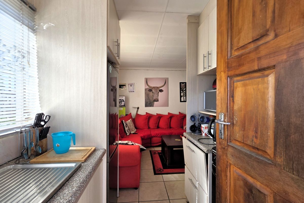 Affordable 2 Bedroom Home in Mahube Valley - Perfect for First-Time Buyers - Photo 4