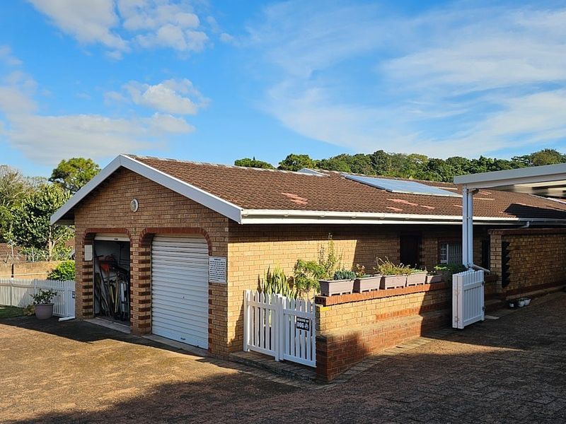 Townhouse For Sale in Margate, KwaZulu Natal - Photo 1