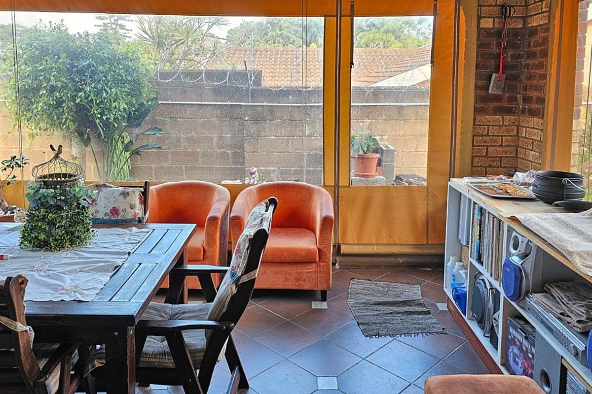 Townhouse For Sale in Margate, KwaZulu Natal - Photo 2