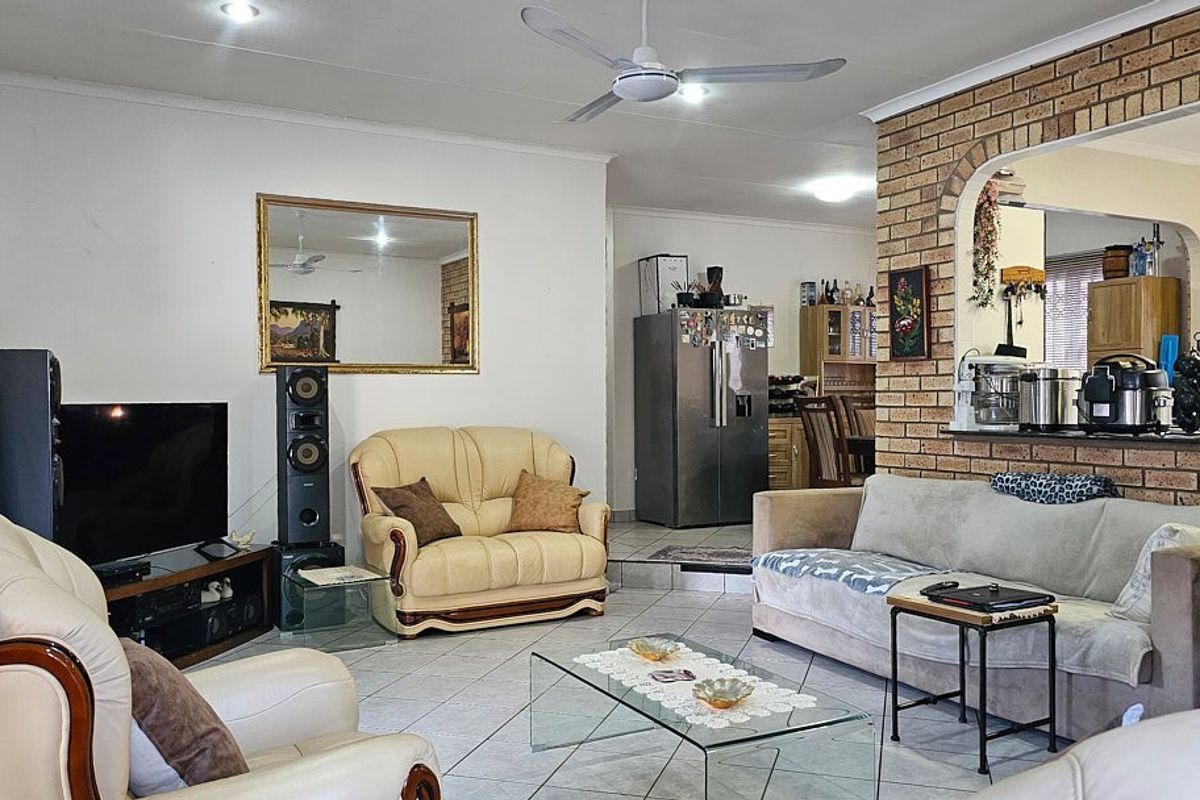 Townhouse For Sale in Margate, KwaZulu Natal - Photo 3