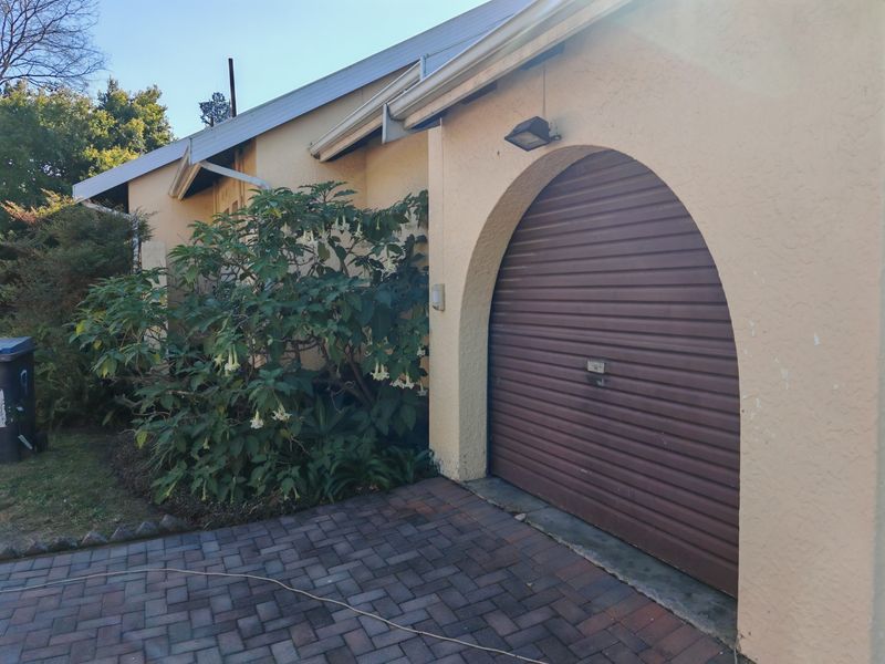 Rare Schachat Cullum Gem on a Massive Stand - Endless Potential in Prime Olivedale - Photo 8