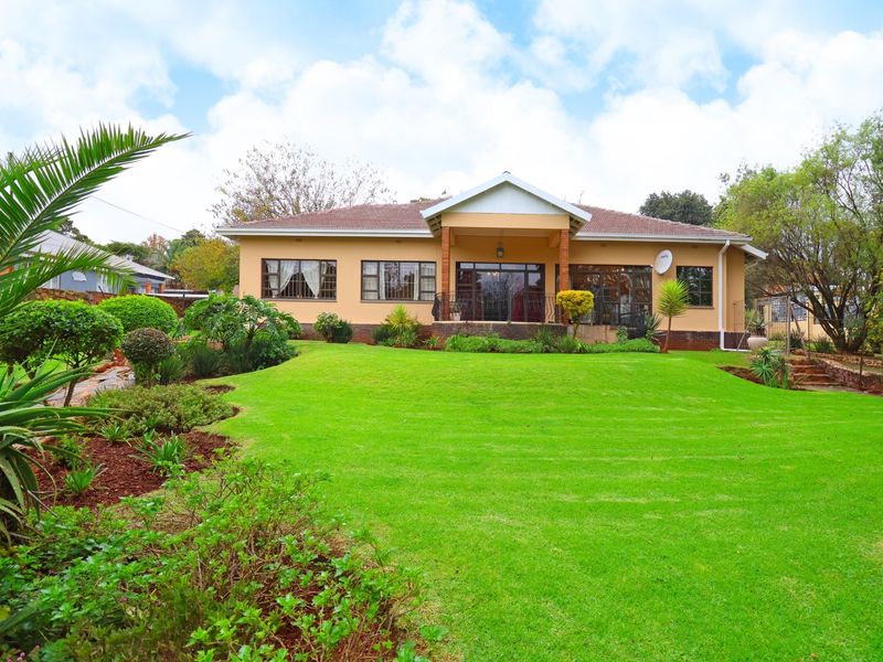 House For Sale in Observatory, Johannesburg - Photo 1