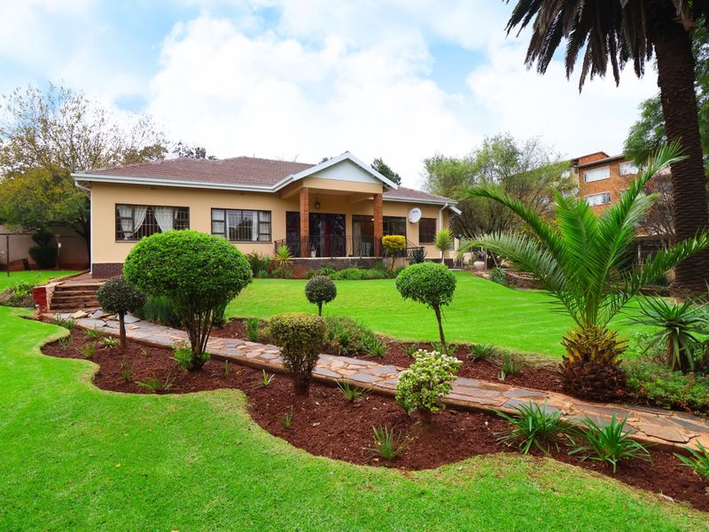 House For Sale in Observatory, Johannesburg - Photo 3
