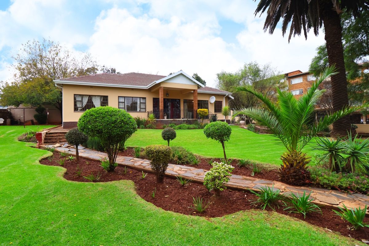 House For Sale in Observatory, Johannesburg - Photo 3