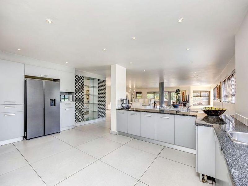 4 Bedroom Penthouse With Helpers Room Available. - Photo 7